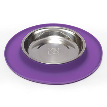 The non-slip silicone base prevents damage to your floors and holds the stainless steel bowl in place for your cat. Contain any further messes with the wide lip and raised edge border.