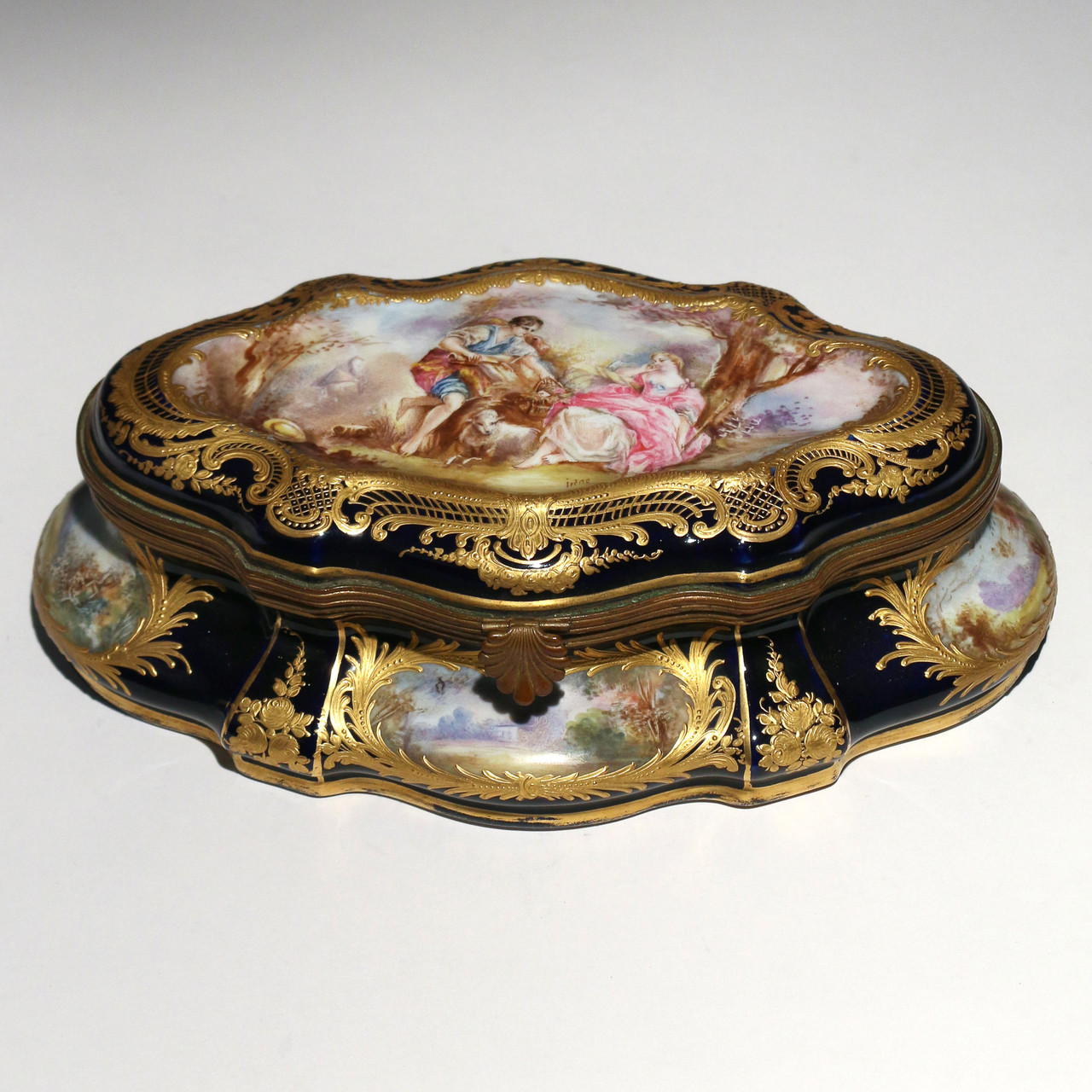 A Fine Bronze-Mounted Paris Porcelain Jewelry Box - F&P Associates
