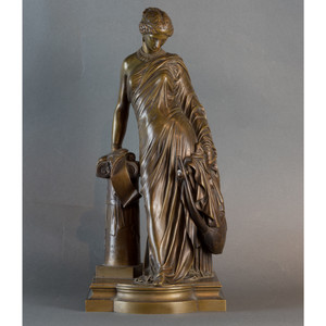 Exquisite Female Figural Bronze Statue Exquisite Female Figural Bronze Statue