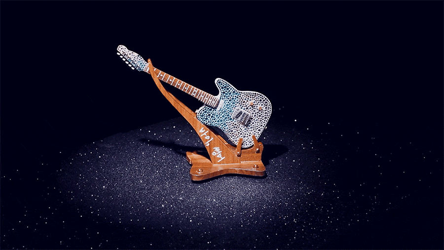 IU [ Memory of ] Bye Summer Miniature Guitar Set
