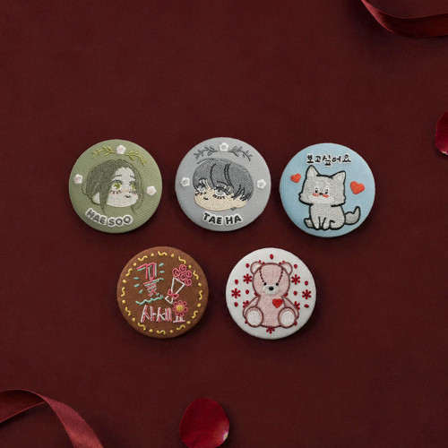 Webtoon MD [ Tears on a Withered Flower ] Random Embroidered Can Badge (RANDOM)