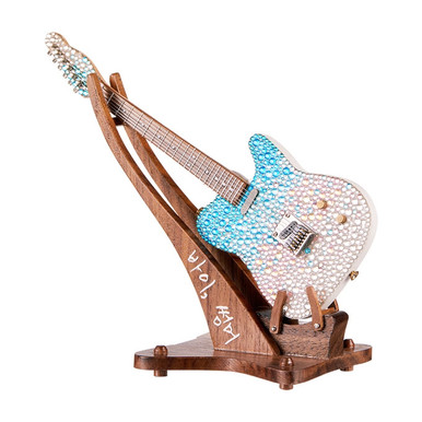 【限定値下げ】IU オフィシャルグッズ バイサマーミニチュアギターセット IU [ Memory of ] Bye Summer Miniature Guitar Set