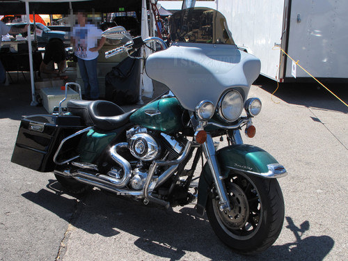 Black Paint Batwing GPS Fairing with 6"x 9" Speakers and Stereo Harley Davidson Road King Classic (Disclaimer: Part Only, bike is only used for illustrative purposes)