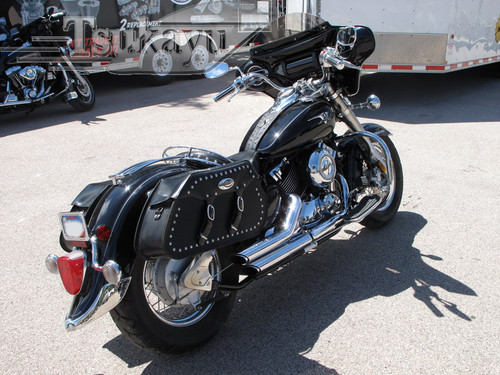 Black Paint Batwing GPS Fairing with 6"x 9" Speakers and Stereo Yamaha V-star Classic / Silverado 1998-2013 (Disclaimer: Part Only, bike is only used for illustrative purposes)