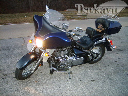 Black Paint Batwing GPS Fairing with 6"x 9" Speakers & Stereo Suzuki Boulevard 2005-2014 (Disclaimer: Part Only, bike is only used for illustrative purposes)