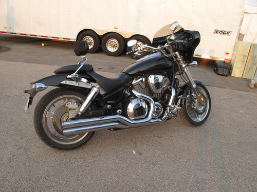 Batwing 6x9 Fairing with Full Stereo for Honda VTX 1800R/S/T (2001-2009) - Gloss Black Painted, Exposed Forks