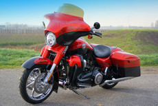 Batwing 6x9 Fairing with Full Stereo for Screamin' Eagle Road King (FLHRSE4, 1994-Up) - Gloss Black Painted