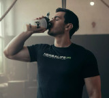 Herbalife24 Rebuild Strength (1000 g). Fit man drinking shake. Herbalife24 Rebuild Strength (1000 g). Fit man drinking shake.
