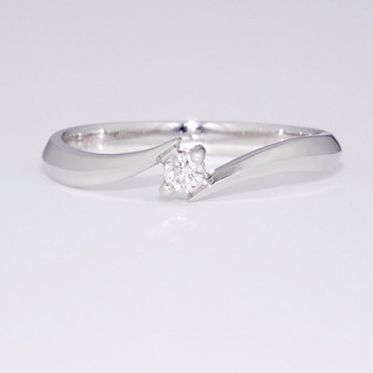 9ct white gold diamond solitaire twist ring GR3768
