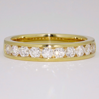 18ct gold ring with ten channel set round brilliant cut diamonds