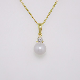 18ct gold Scottish freshwater pearl and round brilliant cut diamond pendant