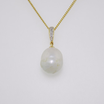 18ct gold Scottish freshwater pearl and diamond pendant