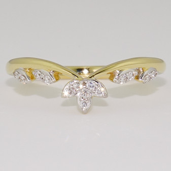 18ct gold wishbone ring with round brilliant cut diamond-set leaves and a plain edge