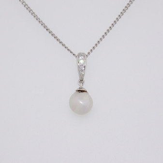 18ct white gold Scottish freshwater pearl and diamond pendant