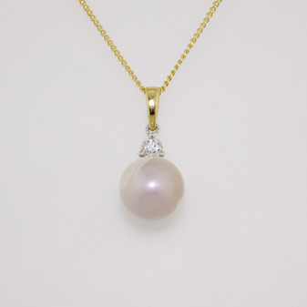 18ct gold and platinum Scottish freshwater pearl and round brilliant cut diamond pendant