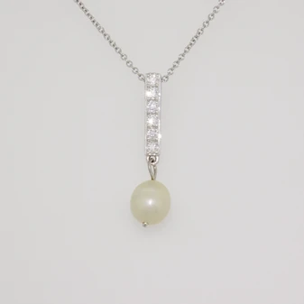 18ct white gold Scottish freshwater pearl necklace with diamond set bar