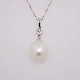 9ct white gold pearl and rubover diamond necklace