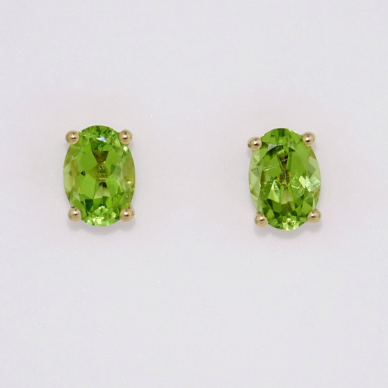 9ct yellow gold peridot stud earrings ER11249