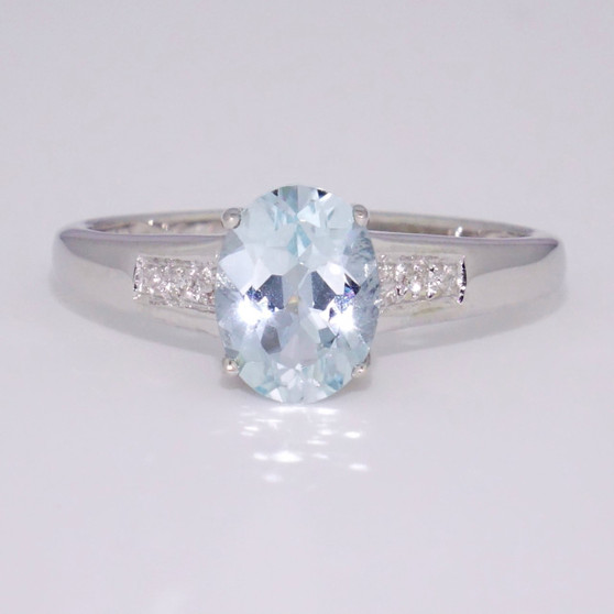 9ct white gold aquamarine and diamond ring