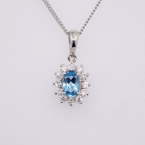 18ct white gold aquamarine and diamond cluster pendant PE4581