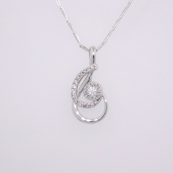 9ct white gold diamond pendant PE4678