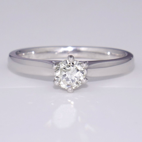9ct white gold diamond solitaire ring GR5886