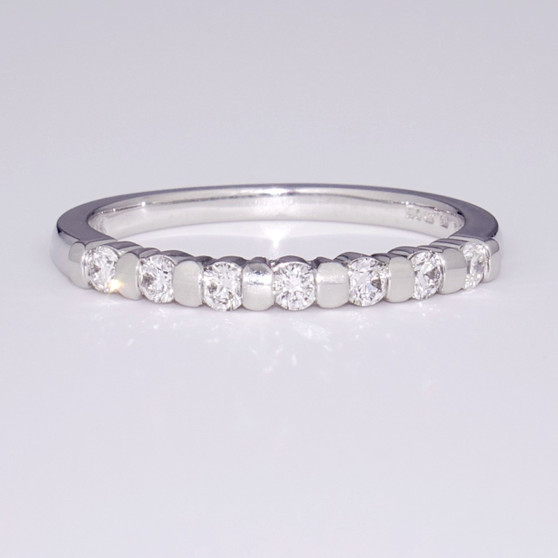 18ct white gold seven stone diamond ring ET1177