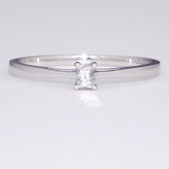 9ct white gold emerald cut diamond solitaire ring GR3429