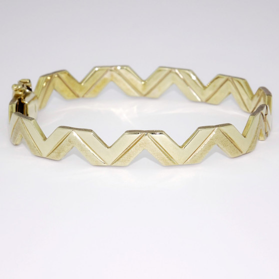 9ct yellow gold zigzag bangle BA768