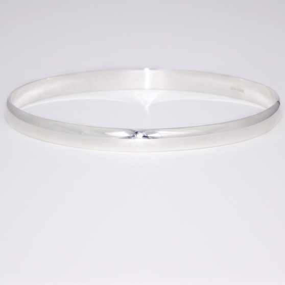 Silver D-shaped oval bangle SBAN17