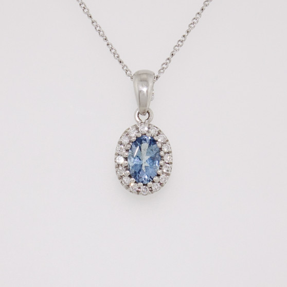 18ct white gold oval cut aquamarine and round brilliant cut diamond cluster pendant