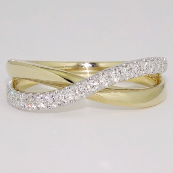 9ct gold ring with round brilliant cut diamond-set crossover