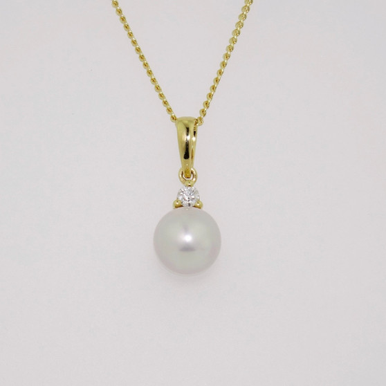 18ct gold Scottish freshwater pearl and round brilliant cut diamond pendant