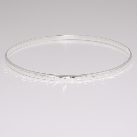 Silver D-shaped 3mm hammered bangle Silver D-shaped 3mm hammered bangle