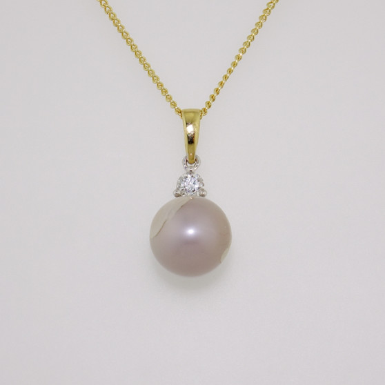 18ct gold and platinum Scottish freshwater pearl and round brilliant cut diamond pendant
