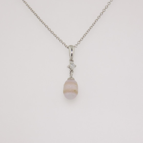 18ct white gold Scottish freshwater pearl and round brilliant cut diamond pendant