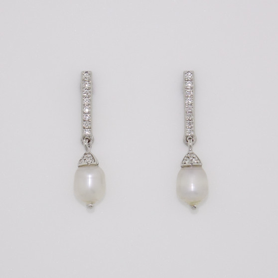 18ct white gold oval Scottish freshwater pearl earrings with diamond caps and diamond-set bars