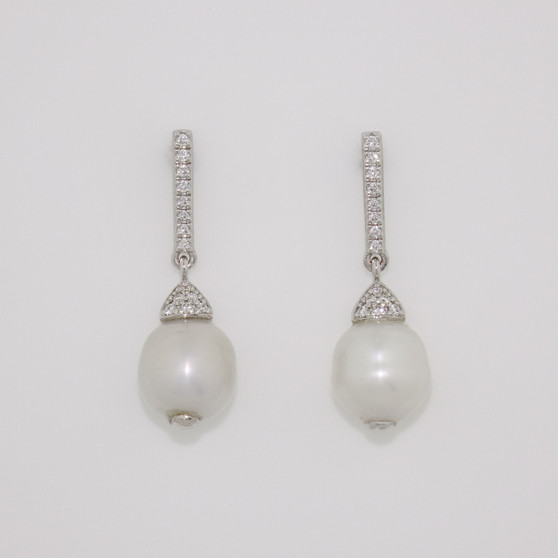 18ct white gold oval Scottish freshwater pearl earrings with diamond caps and diamond-set bars