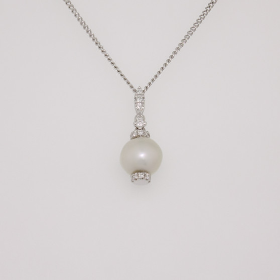 18ct white gold Scottish freshwater pearl and diamond necklace