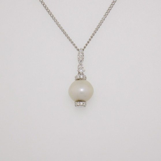18ct white gold Scottish freshwater pearl and diamond necklace