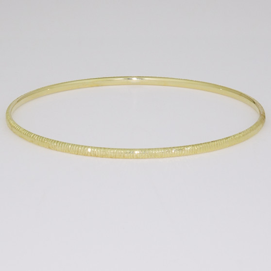 9ct gold diamond-cut D-shaped round bangle