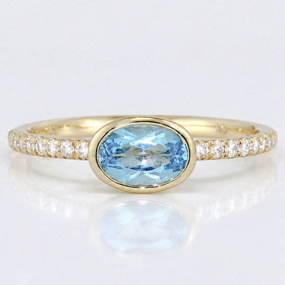 9ct gold rubover-set blue topaz ring with diamond-set shoulders