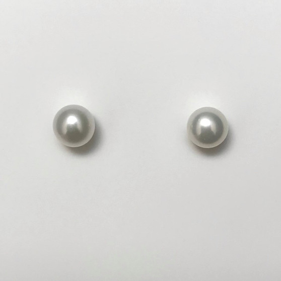 9ct gold freshwater pearl stud earrings