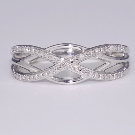 9ct white gold diamond-set Celtic weave ring