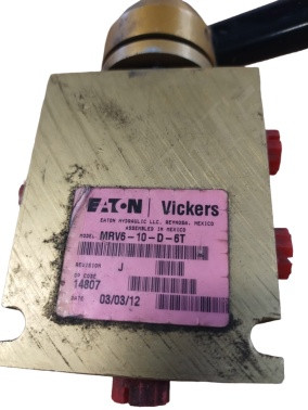 VICKERS MRV6-10-D-6T DIRECTIONAL CONTROL VALVE 4-WAY 3-POSITION MANUAL SEMI-ROT