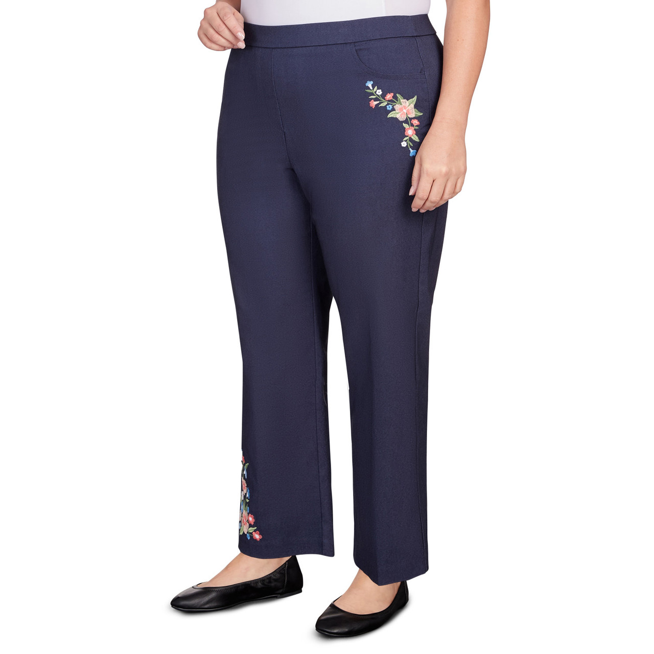 Aari Machine Embroidery Jeans Pant at Rs 500/piece | Embroidered Pant in  New Delhi | ID: 20661162712