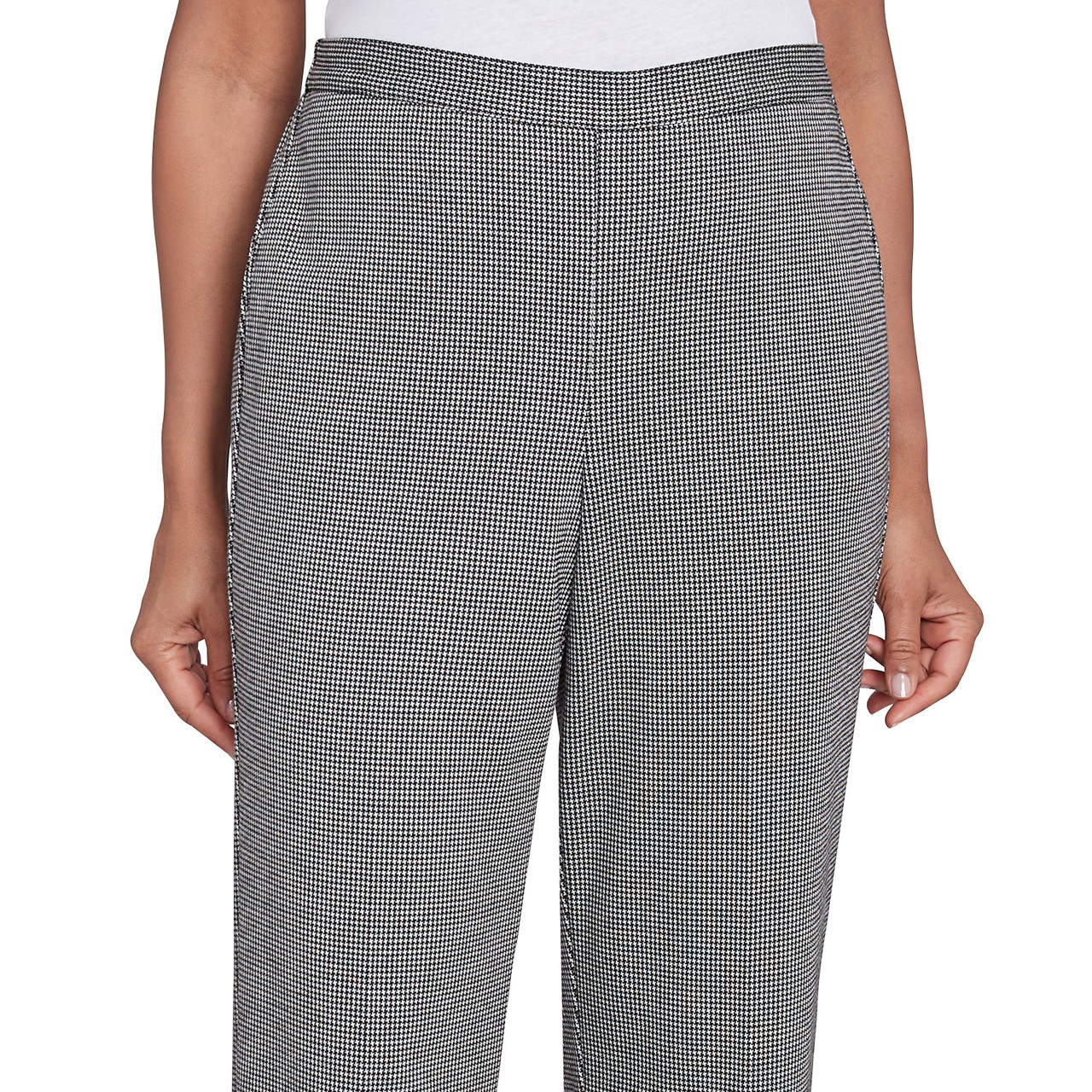 Petite Women's Chic Pull On Houndstooth Medium Length Pant Alfred Dunner