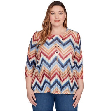 Plus Women's Textured Knit Chevron Top With Necklace