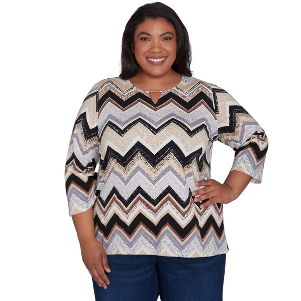 Plus Women's Zig Zag Split Neck Top
