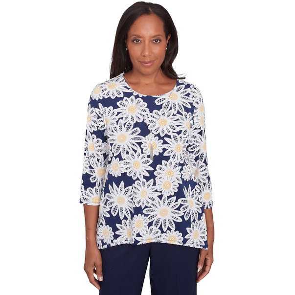 Petite Women's Daisy Puff Print Top With Necklace